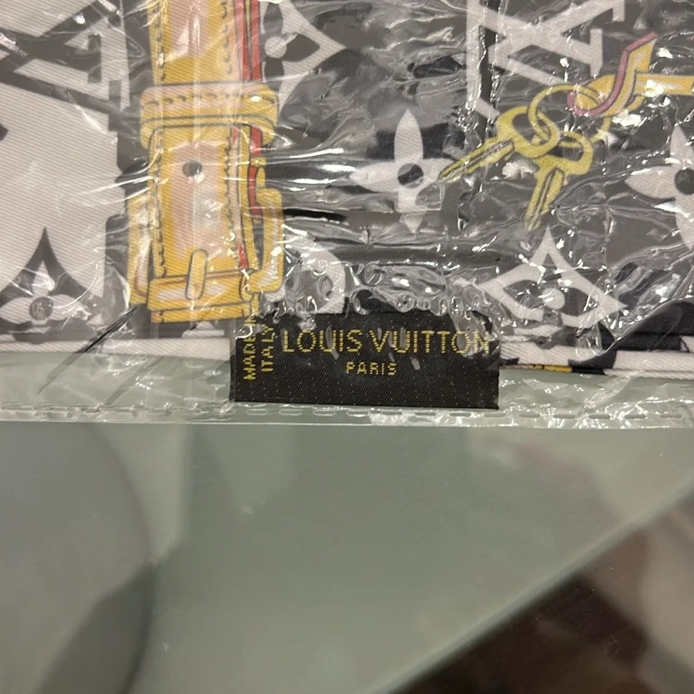Louis Vuitton Luxury twilly black and white! - Picture 7 of 9